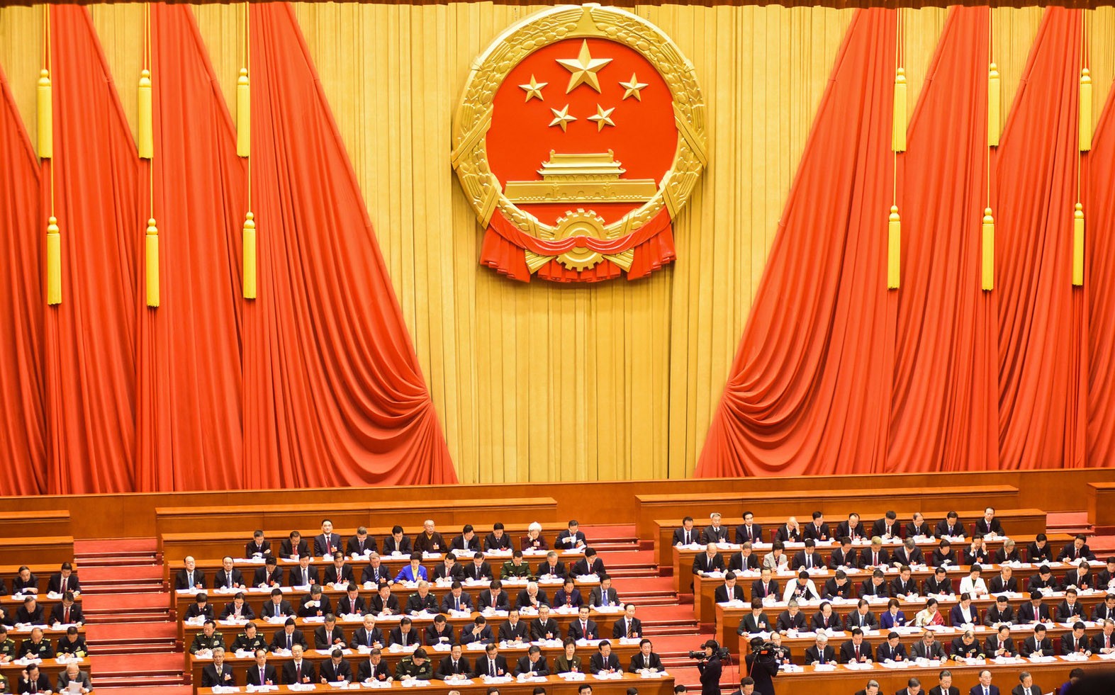 两会.jpg